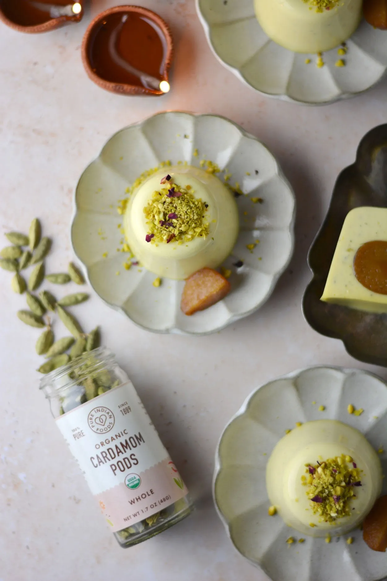 Cardamom Green. Certified Organic