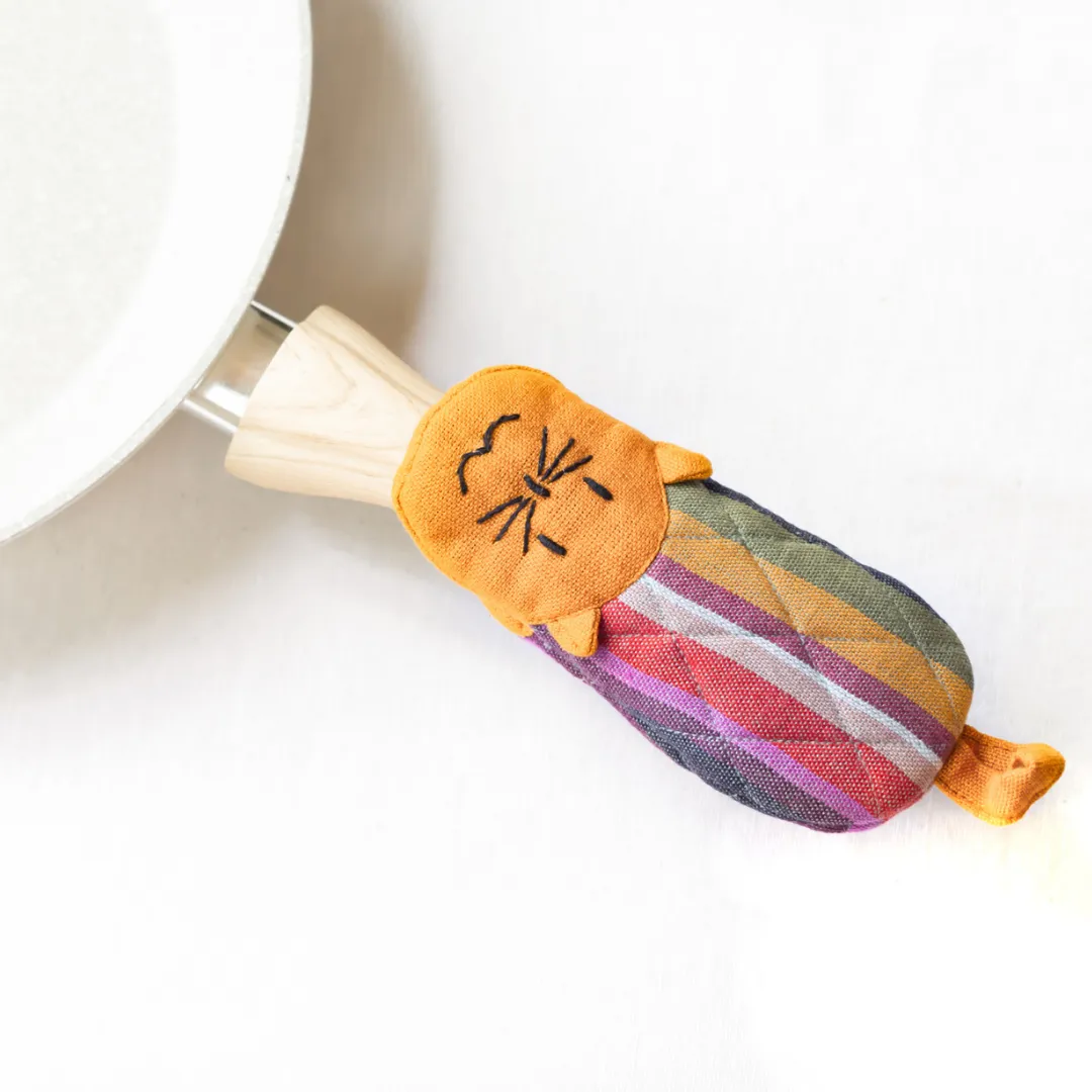Cat Skillet Handle Holder by Upavim Crafts