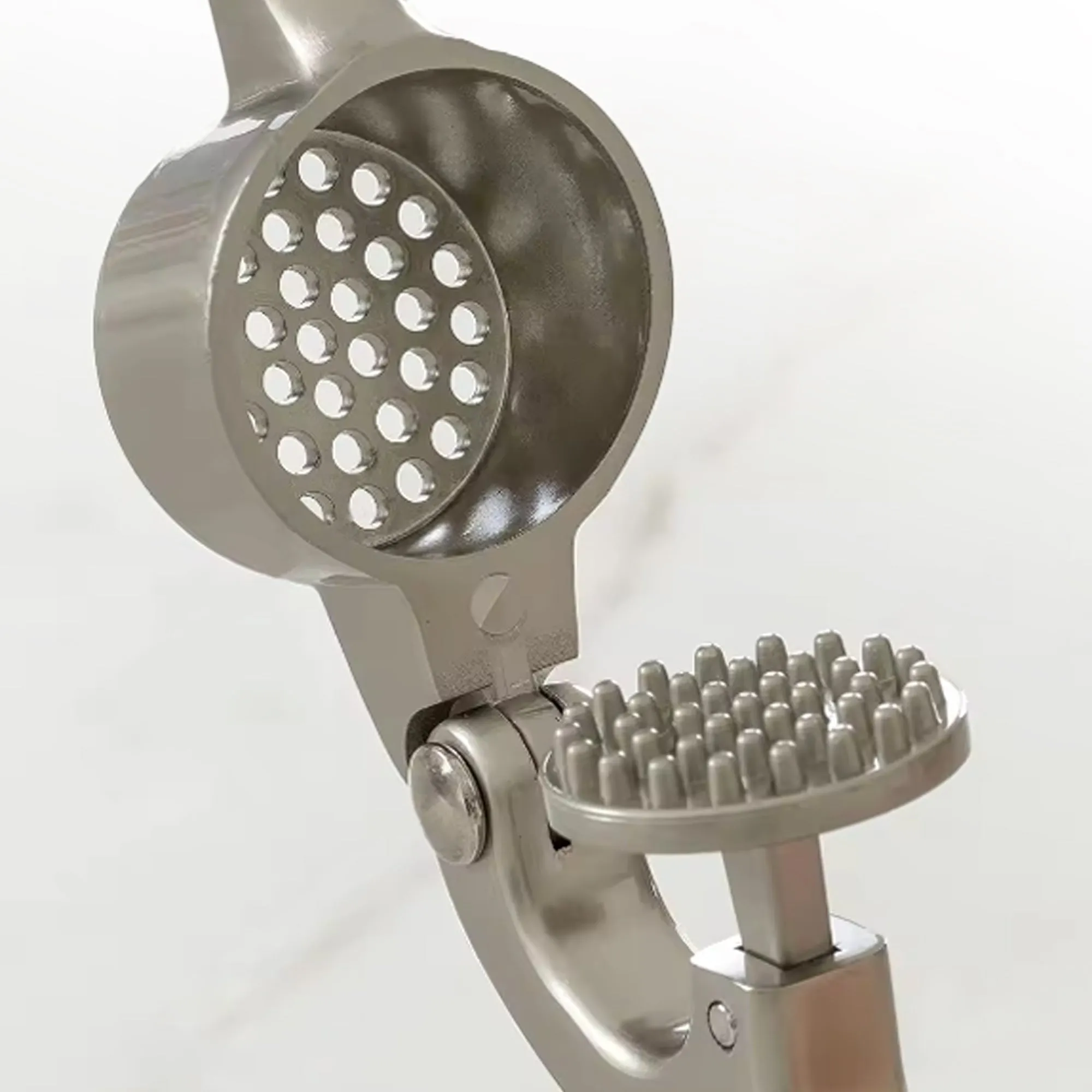 Cheer Collection Premium Garlic Crusher  Effortless Garlic Pressing and Mincing with Ergonomic Handle and Easy-Clean Design