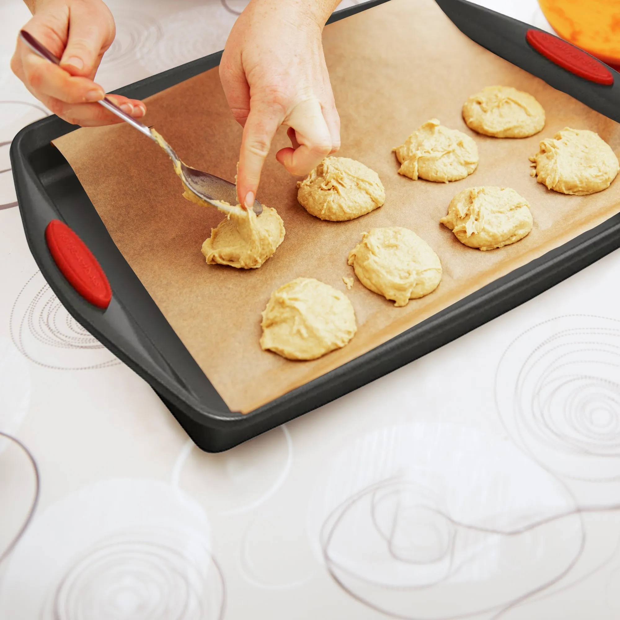 Cheer Collection Set of 3 Nonstick Baking Pans  Durable Carbon Steel Bakeware with Nonstick Coating