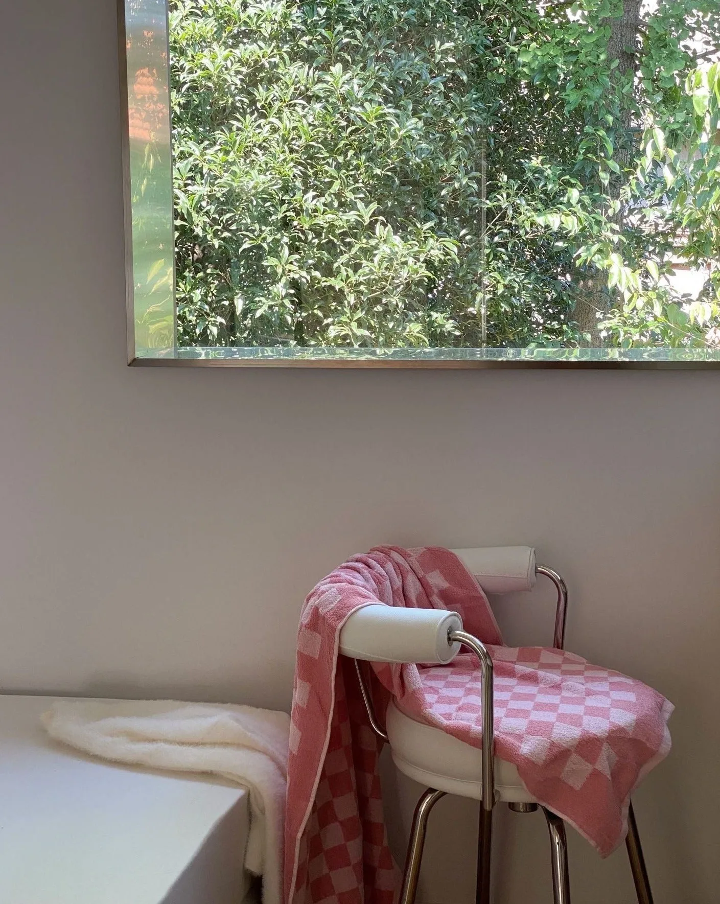 Premium Checkered Bath Towel - Long-Staple Cotton for Ultimate Softness and Absorbency